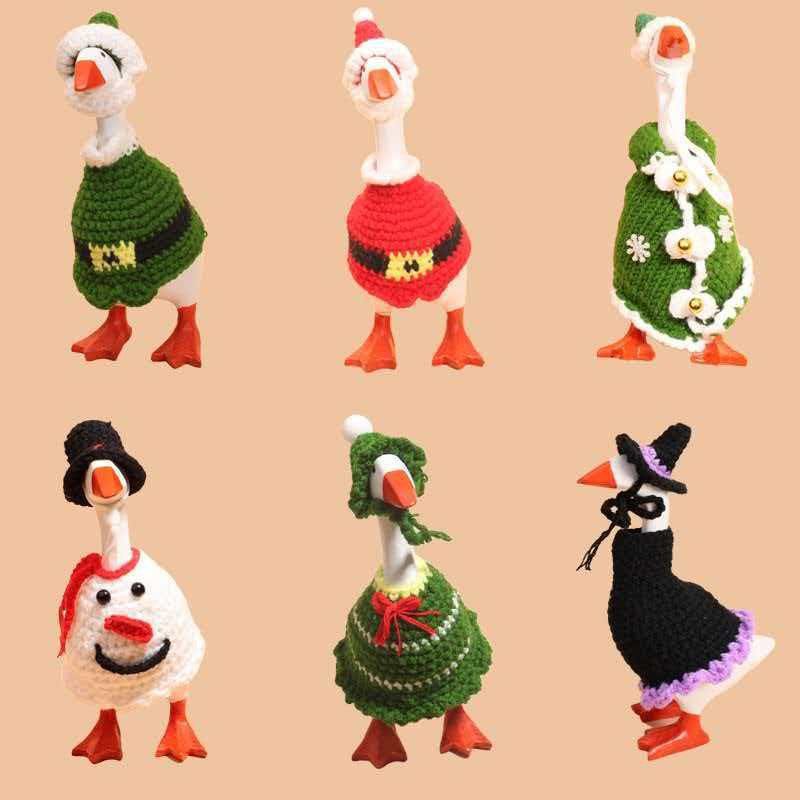 Geyoga Mini Knitted Hat & Wing Outfit for Desk Goose Statue, Adjustable Strap Small Goose Headwear & Hamster Hat, Cartoon Holiday Decor Costume