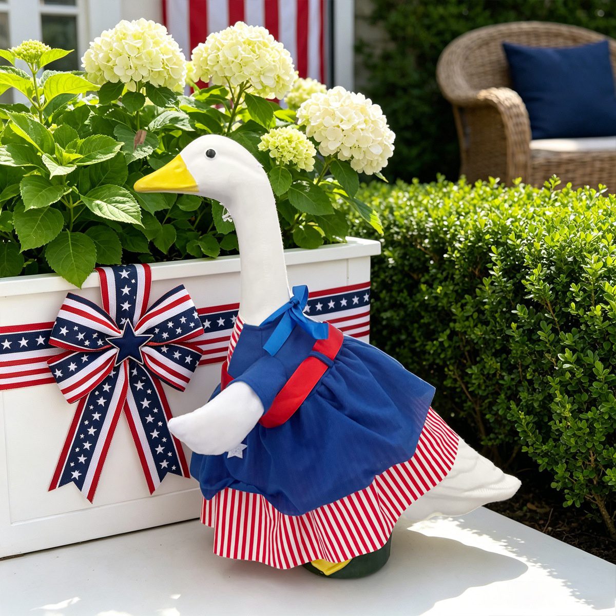 New Raincoat Style Porch Goose Costume, Independence Day Themed Outfit for Large Yard Goose Statue Decoration - Image 2